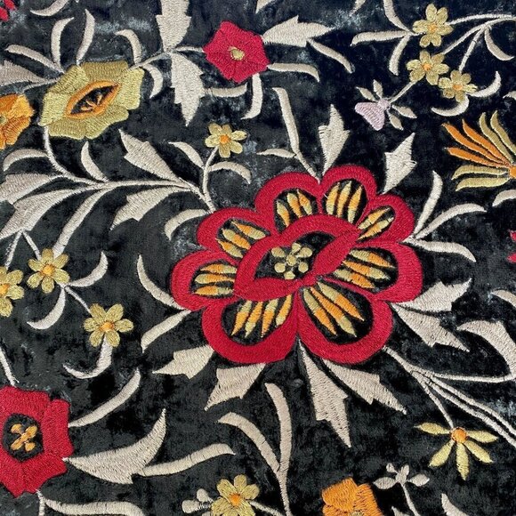 Embroidered Green Velvet Topper Shawl 56" Square w/ Fringe Luxury Tablecloth - Picture 5 of 12